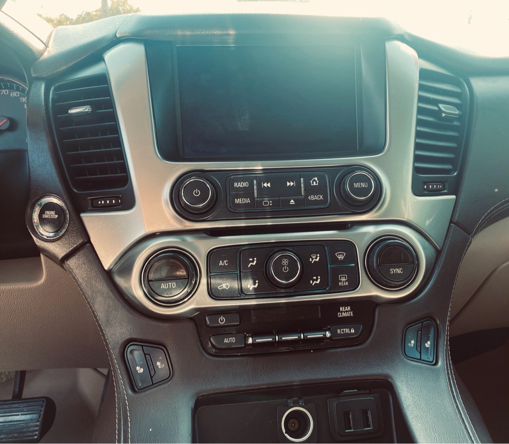 2016 Chevrolet Suburban Image 5