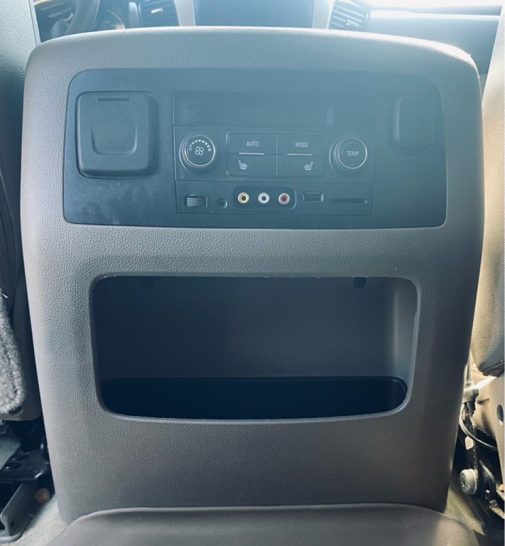 2016 Chevrolet Suburban Image 6