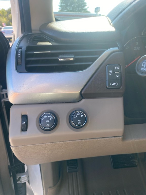 2016 Chevrolet Suburban Image 9