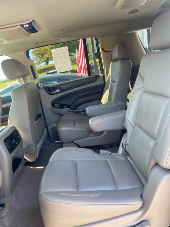2016 Chevrolet Suburban Image 12