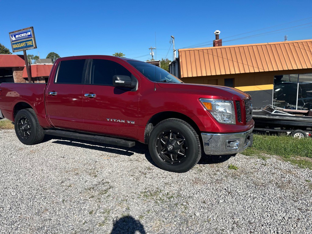 2019 Nissan Titan Image 2