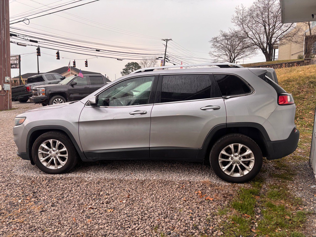 2019 Jeep Cherokee Image 2