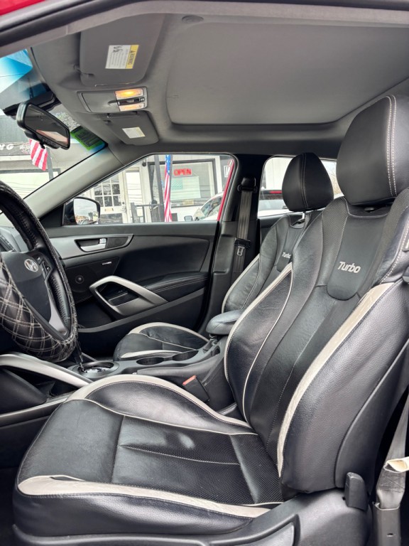 2015 Hyundai Veloster Image 8