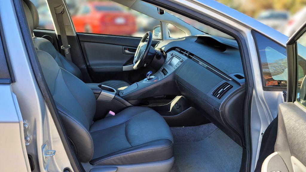 2013 Toyota Prius Image 9