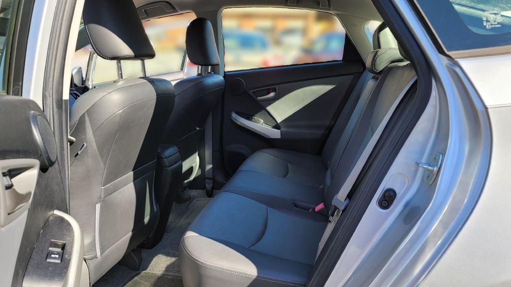 2013 Toyota Prius Image 11