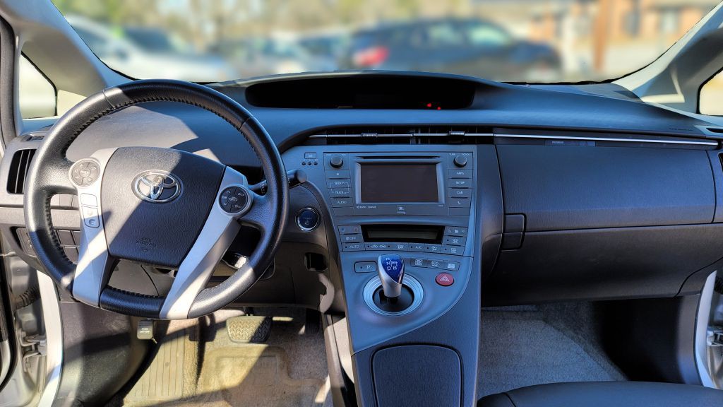 2013 Toyota Prius Image 12