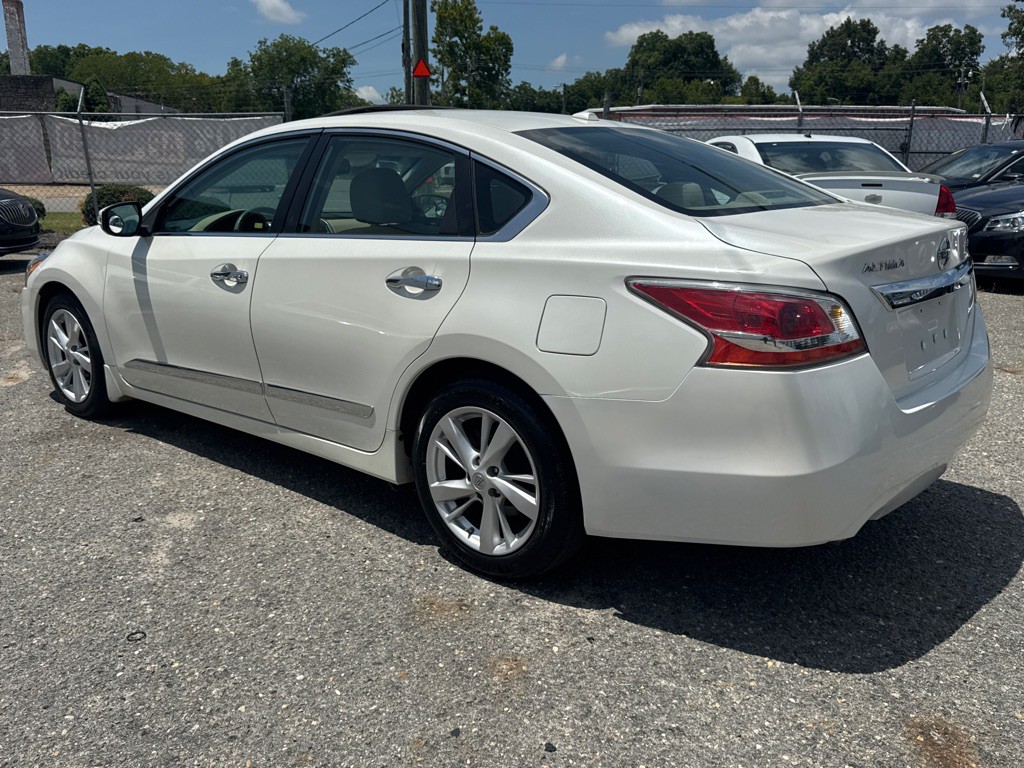2015 Nissan Altima Image 8
