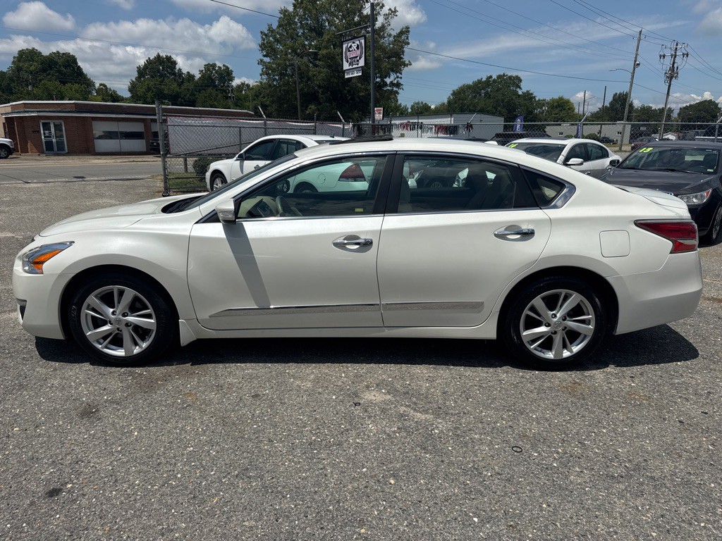 2015 Nissan Altima Image 9