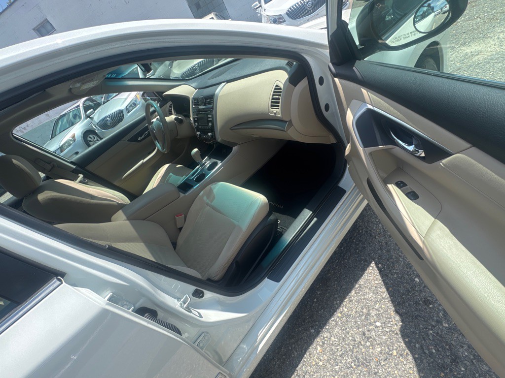 2015 Nissan Altima Image 14
