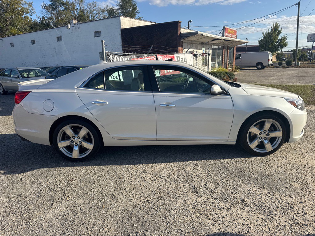 2014 Chevrolet Malibu Image 3