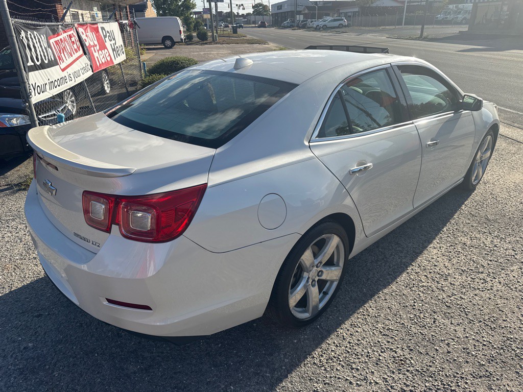 2014 Chevrolet Malibu Image 4