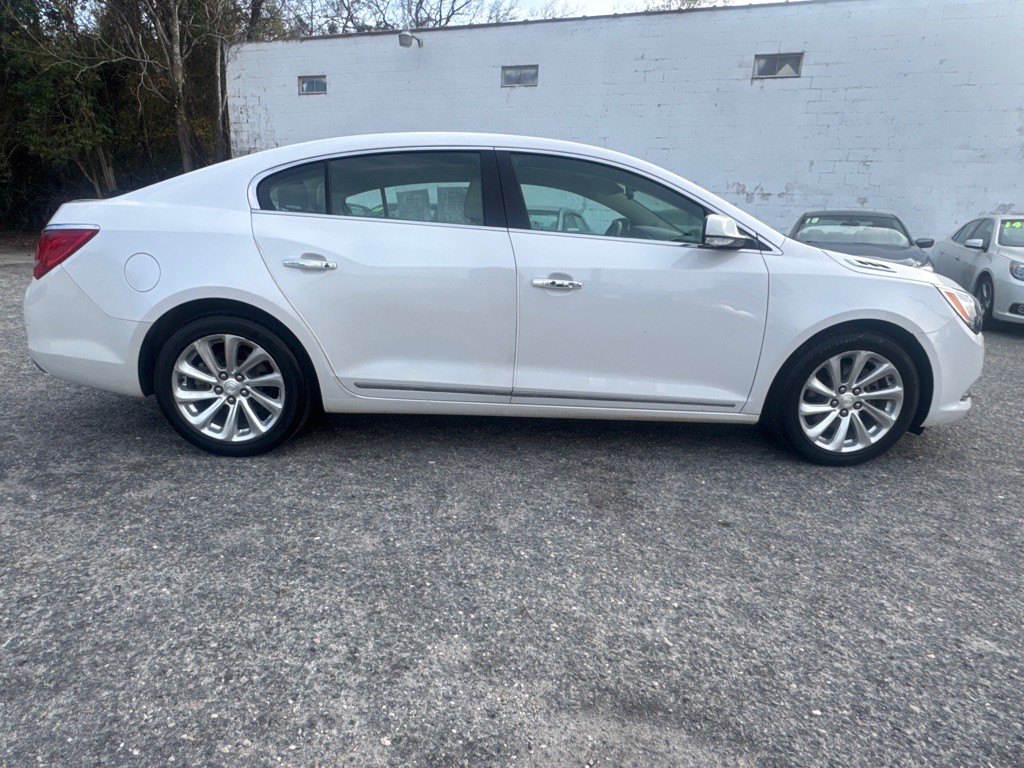 2016 Buick Lacrosse Image 2