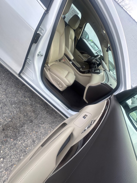 2016 Buick Lacrosse Image 11