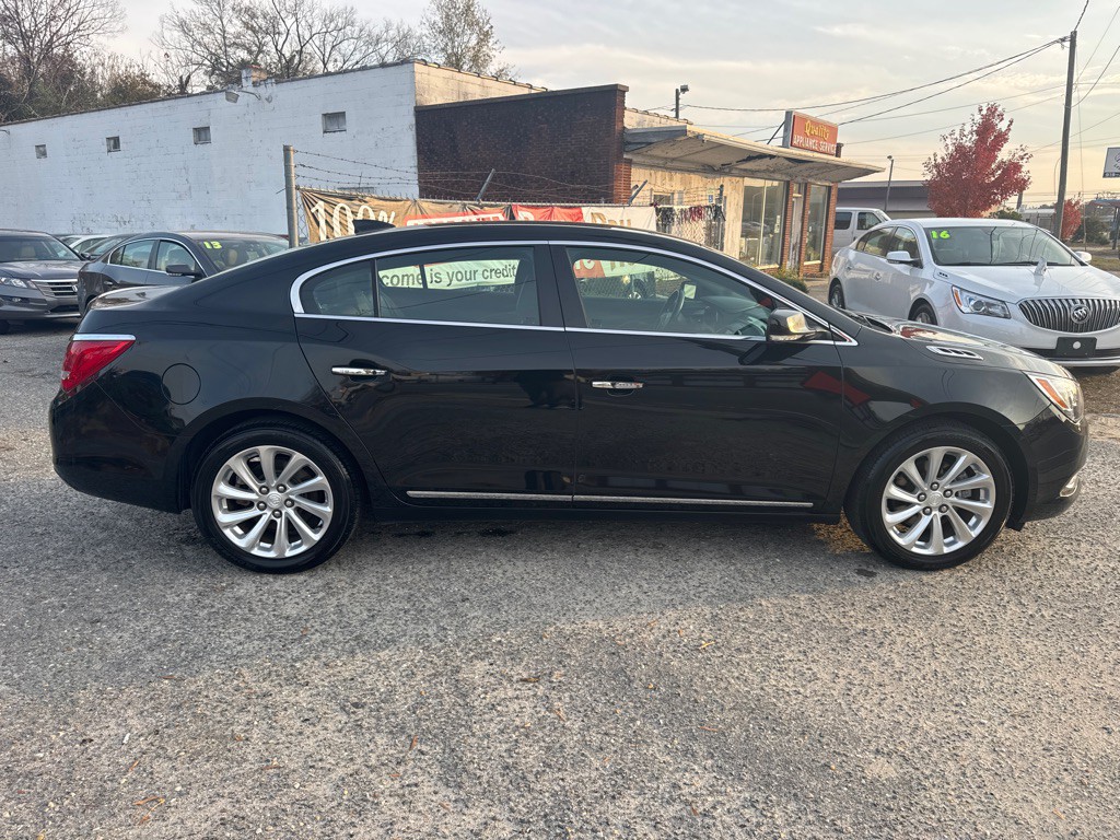 2016 Buick Lacrosse Image 2