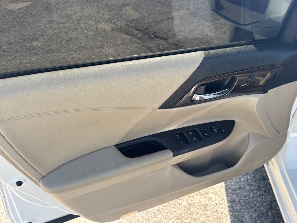 2016 Honda Accord Image 12