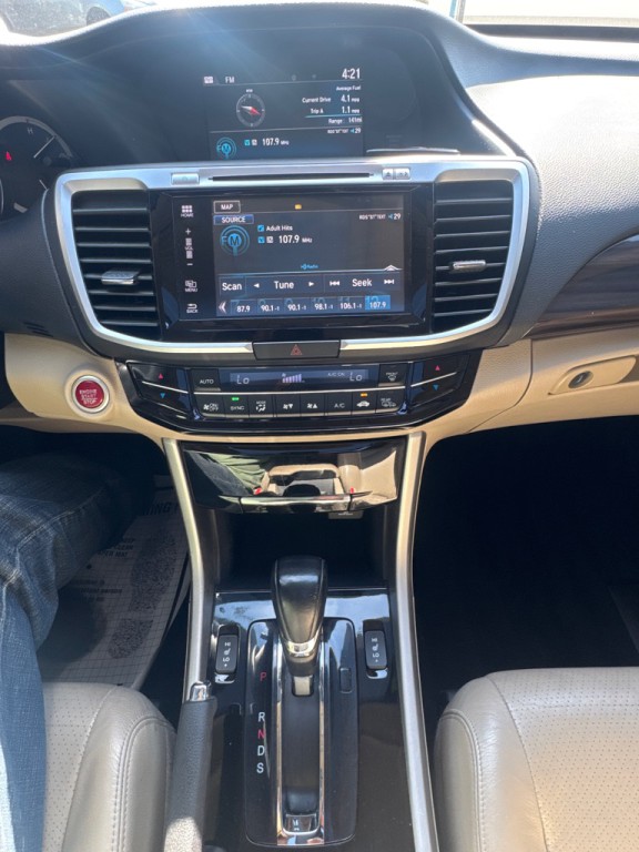 2016 Honda Accord Image 18