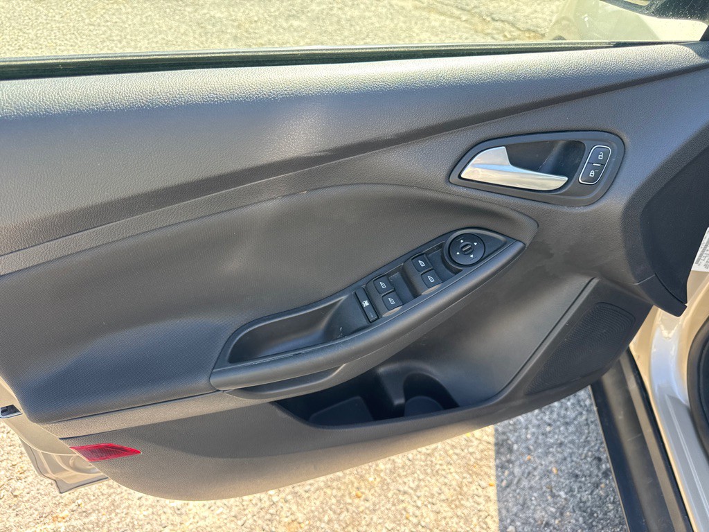 2017 Ford Focus Image 11