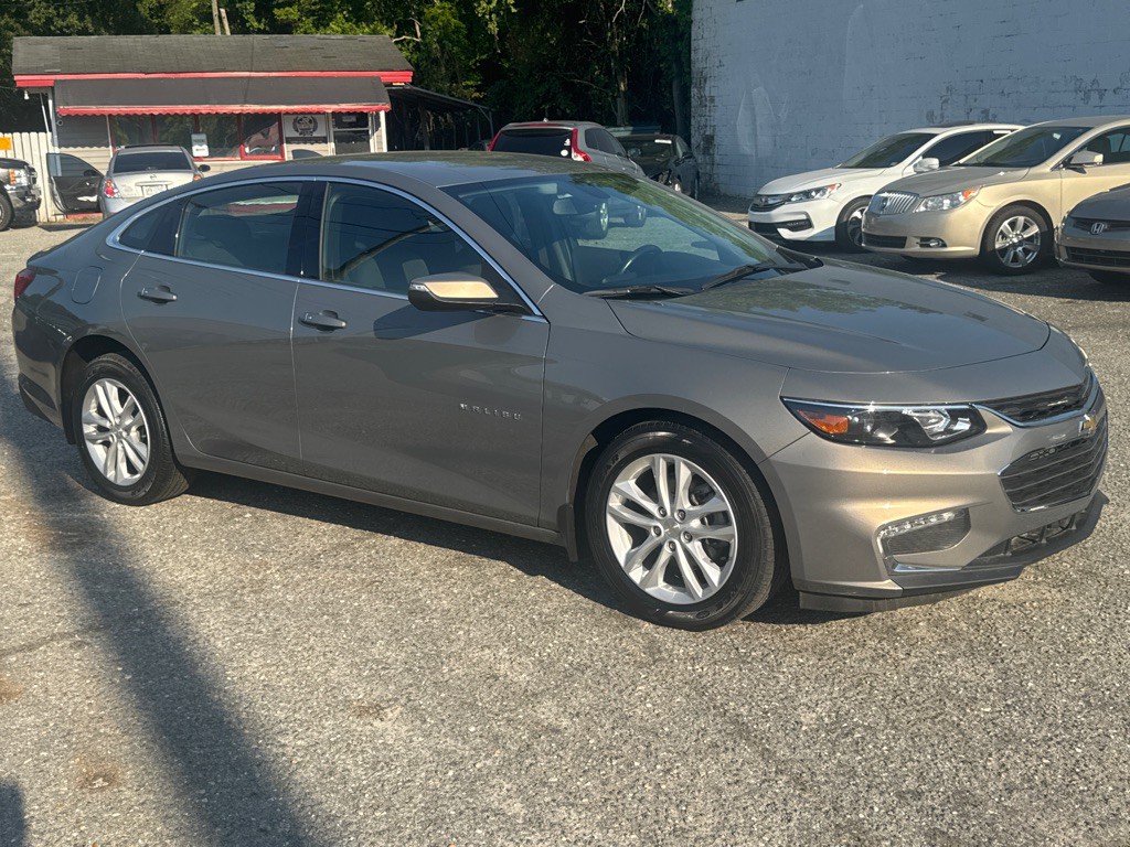 2018 Chevrolet Malibu Image 2