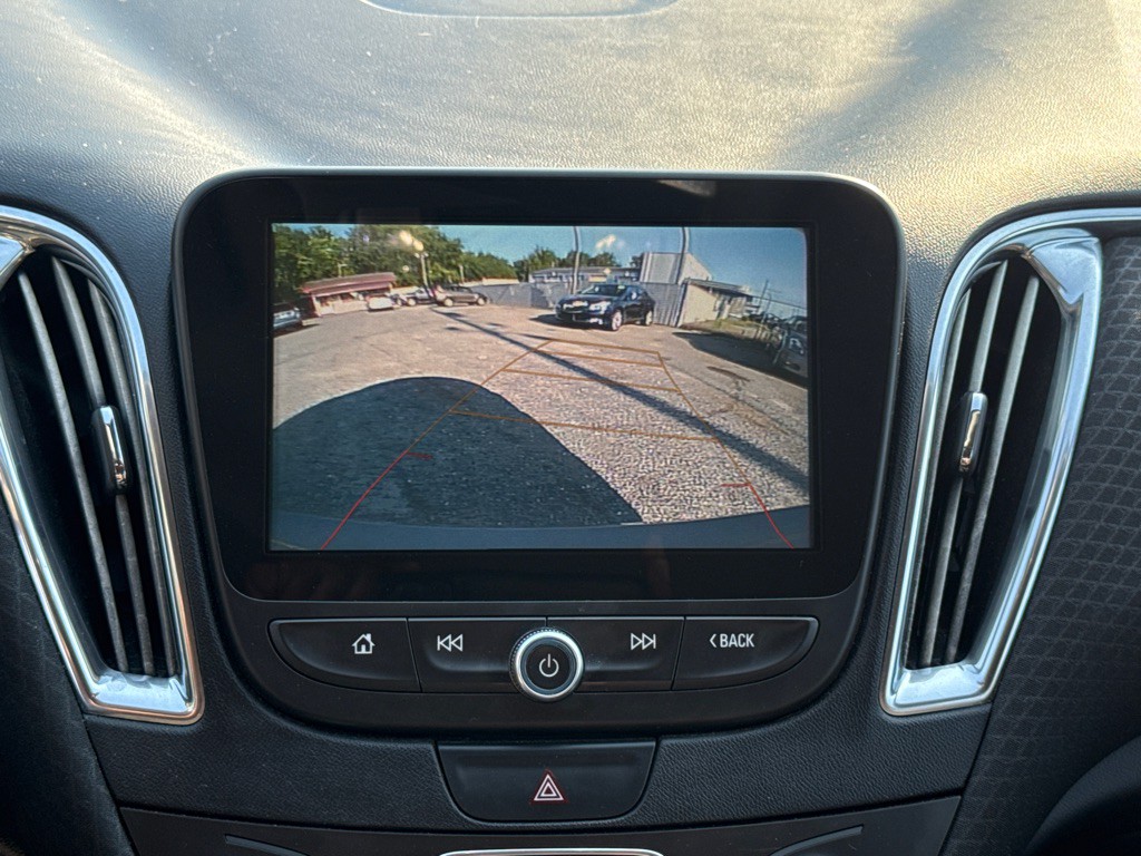2018 Chevrolet Malibu Image 18