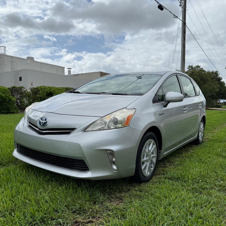2013 Toyota Prius Image 1