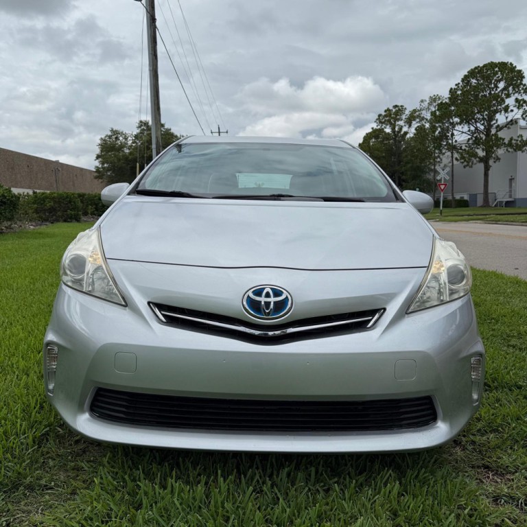 2013 Toyota Prius Image 2