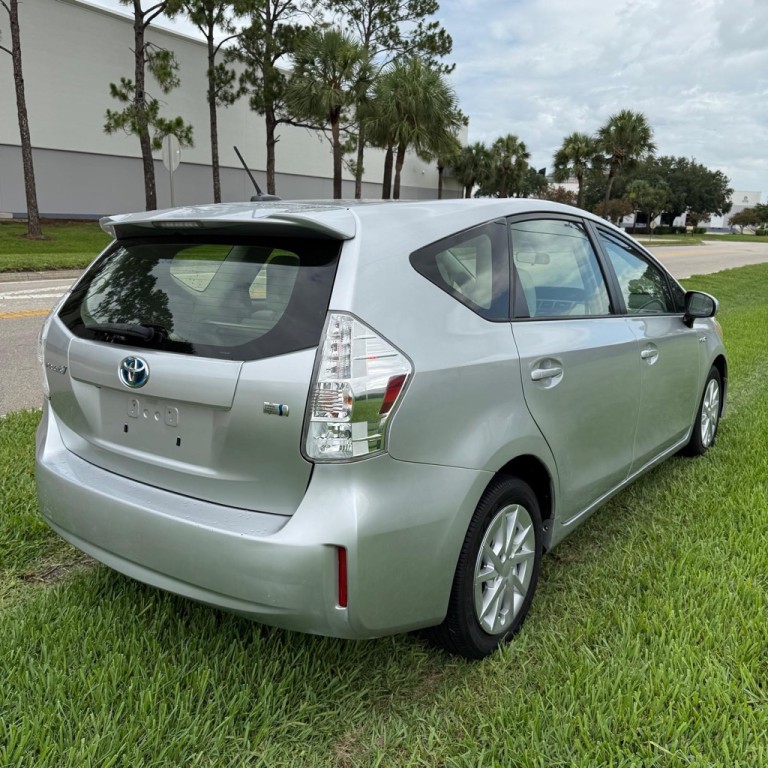 2013 Toyota Prius Image 4