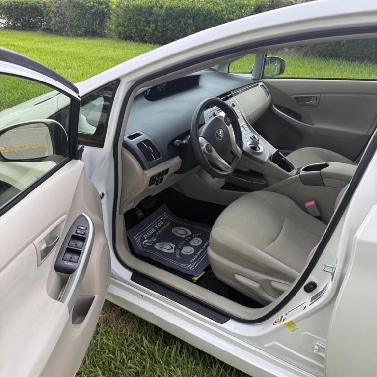 2012 Toyota Prius Image 7