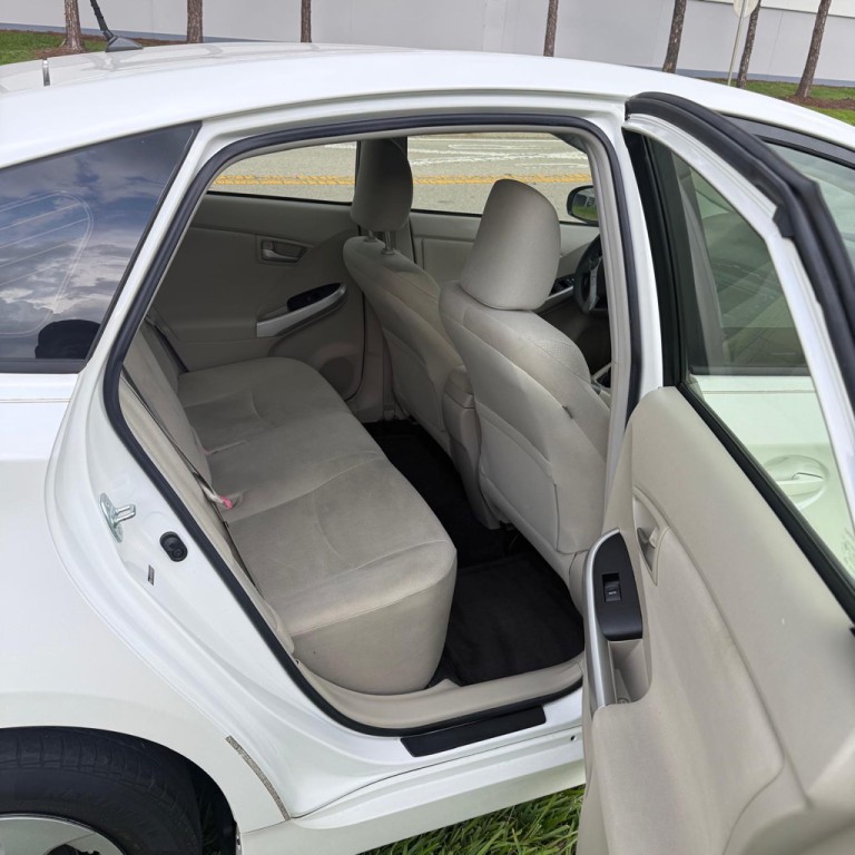 2012 Toyota Prius Image 10