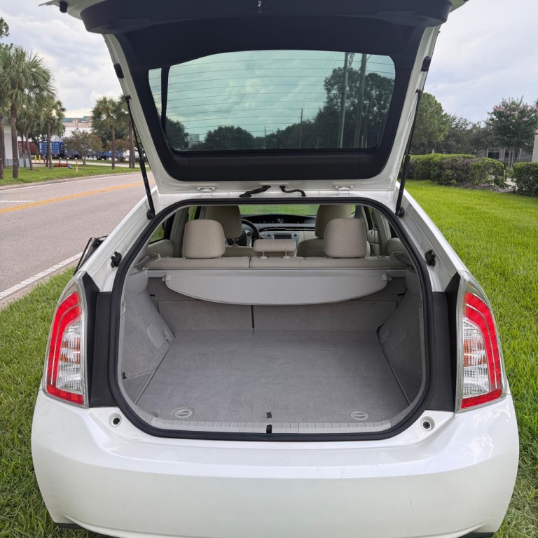 2012 Toyota Prius Image 11