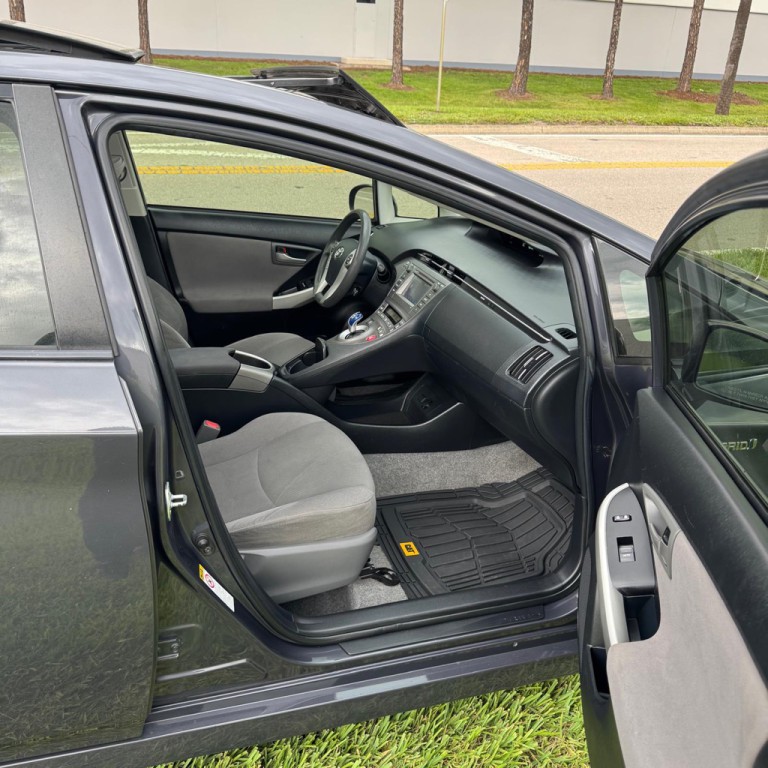 2014 Toyota Prius Image 9