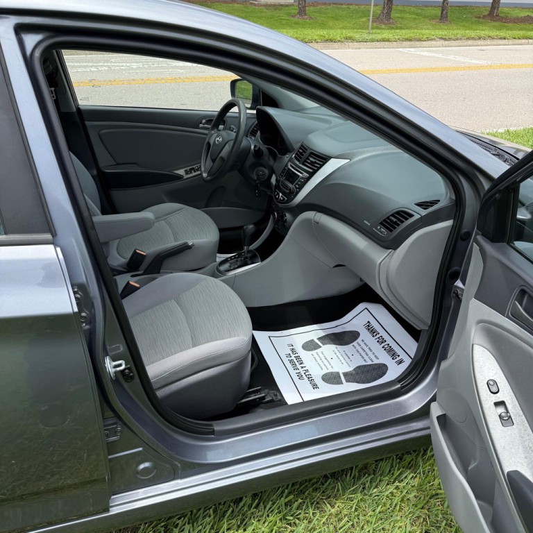 2017 Hyundai Accent Image 8