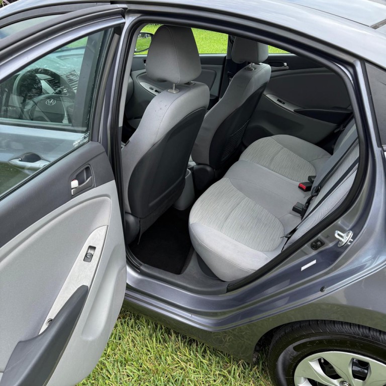 2017 Hyundai Accent Image 9