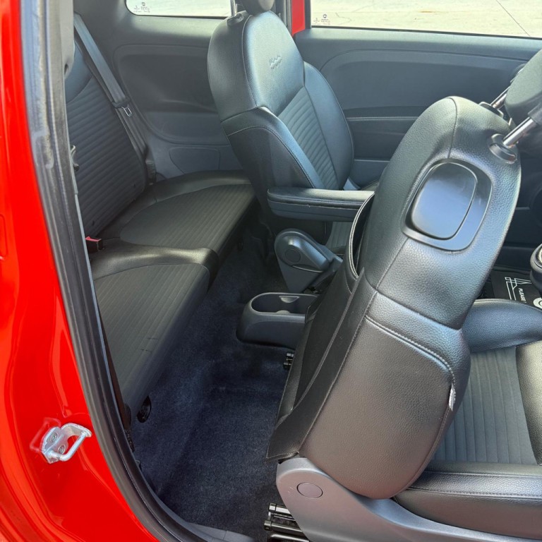 2016 FIAT 500 Image 9