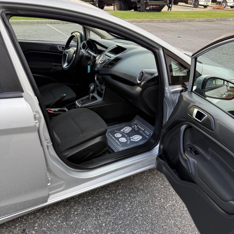 2016 Ford Fiesta Image 9