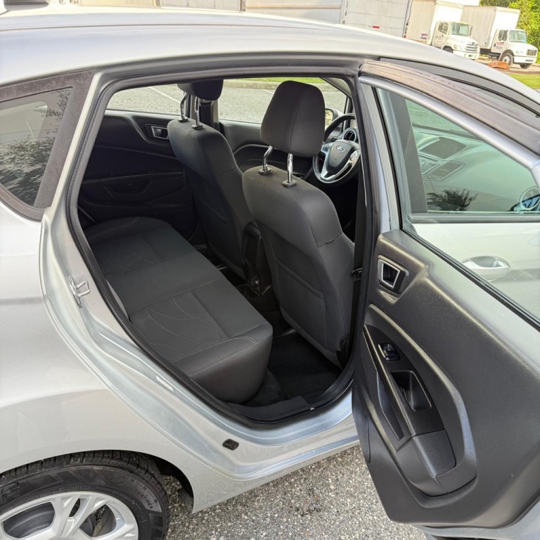 2016 Ford Fiesta Image 11