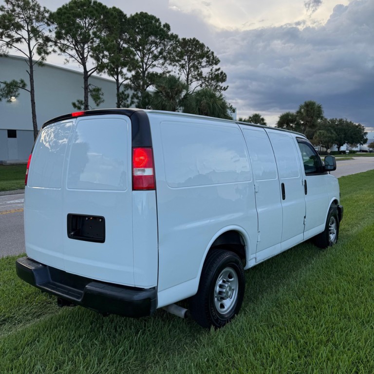 2019 Chevrolet Express Image 3