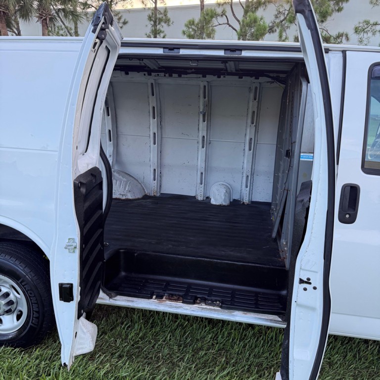 2019 Chevrolet Express Image 8