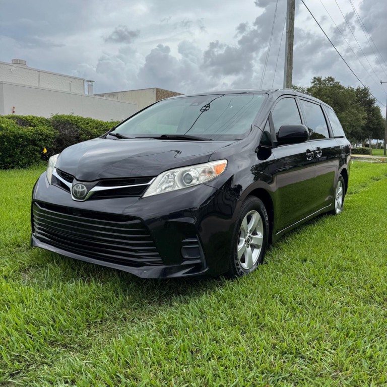 2020 Toyota Sienna Image 1