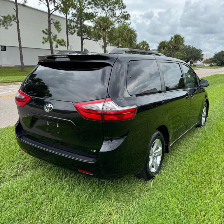 2020 Toyota Sienna Image 4