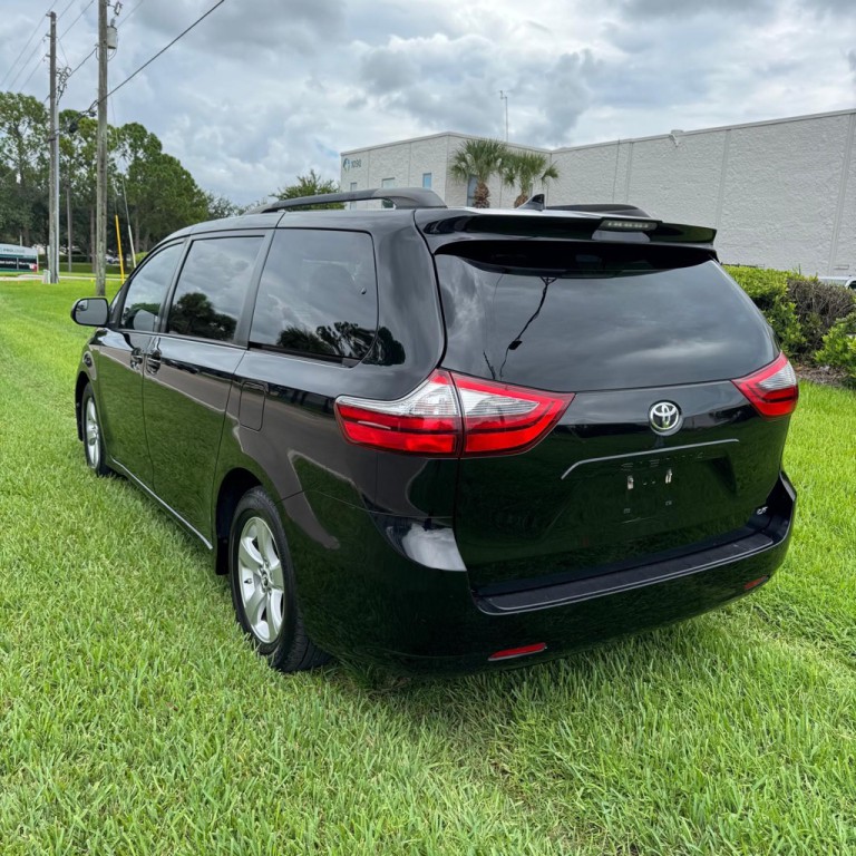 2020 Toyota Sienna Image 6