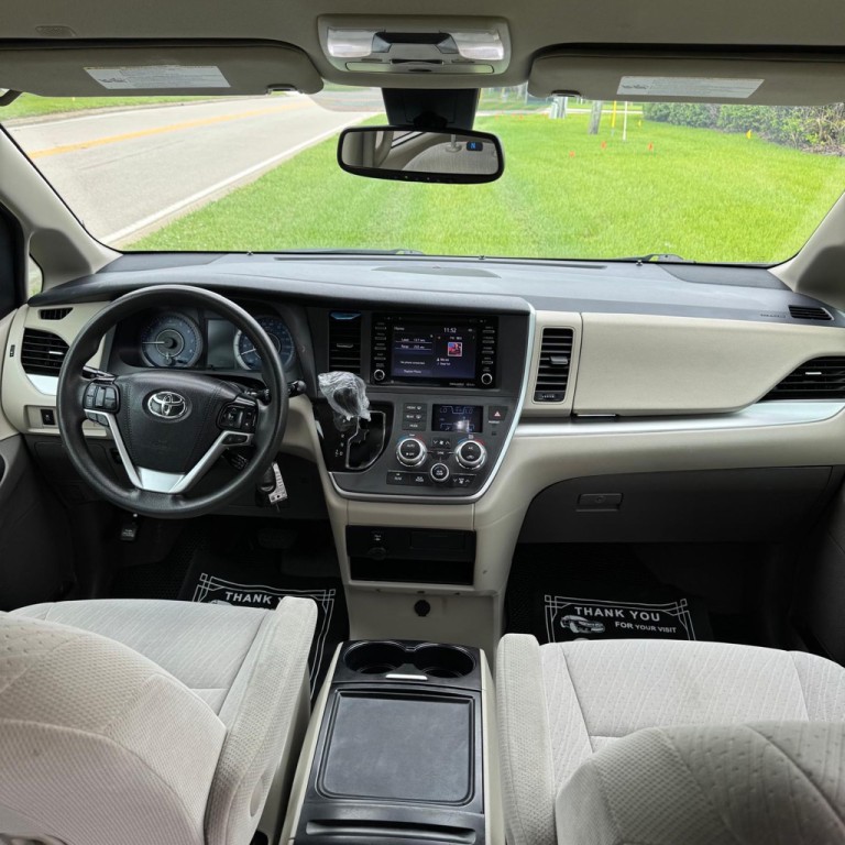 2020 Toyota Sienna Image 7