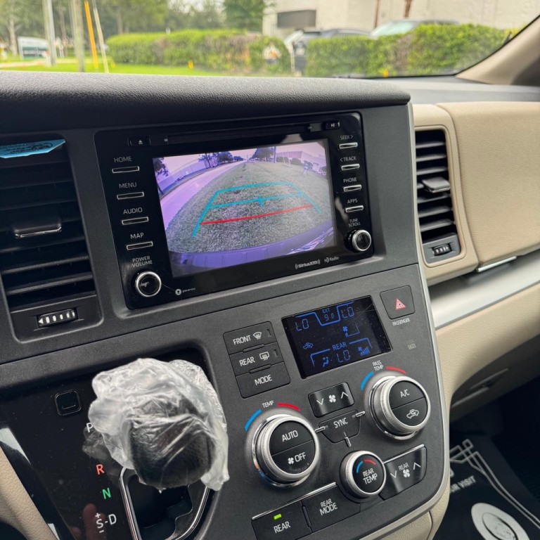 2020 Toyota Sienna Image 8