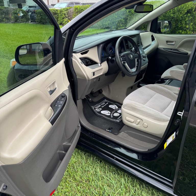 2020 Toyota Sienna Image 9