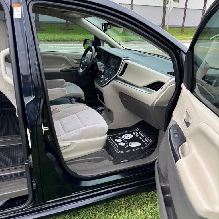 2020 Toyota Sienna Image 10