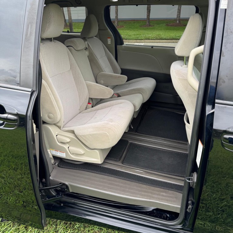 2020 Toyota Sienna Image 12