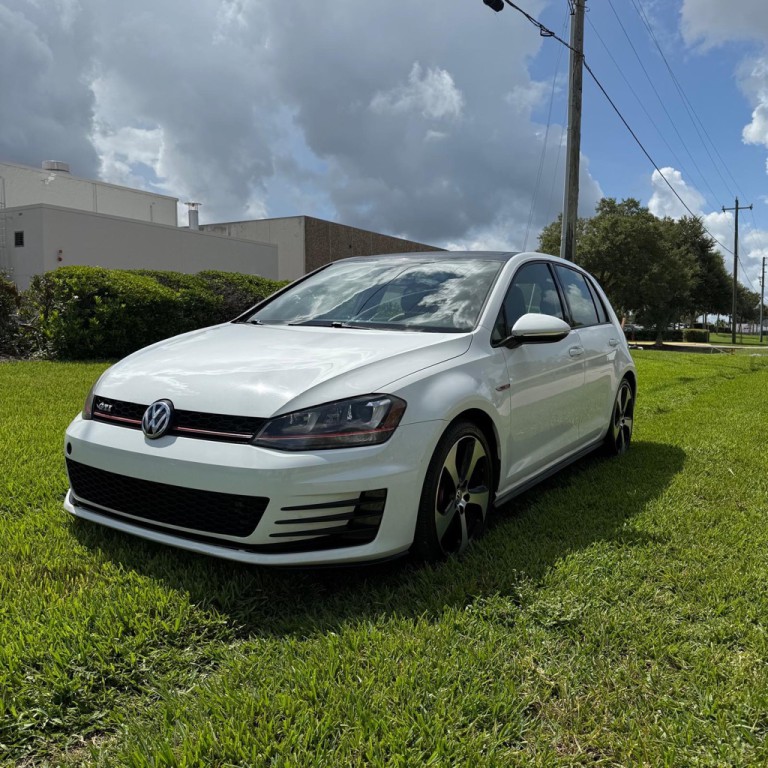 2015 Volkswagen GTI Image 1