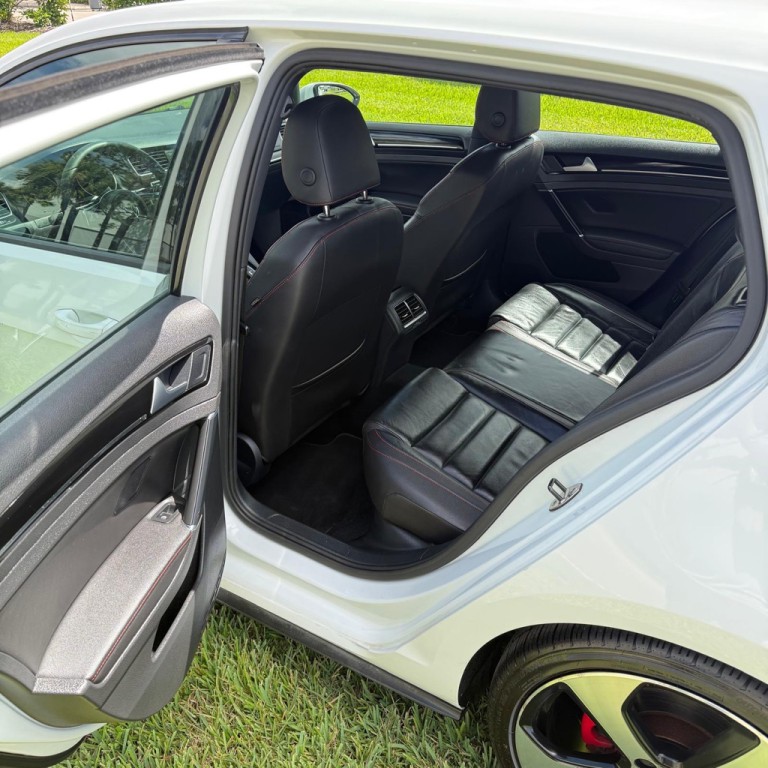 2015 Volkswagen GTI Image 11