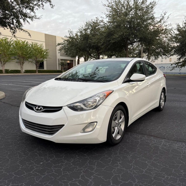 2013 Hyundai Elantra Image 1