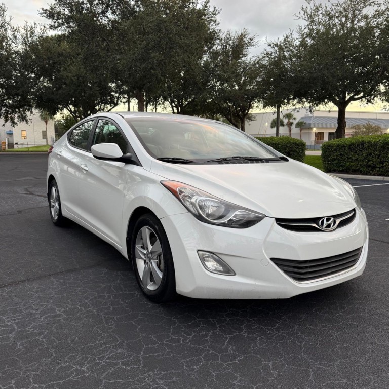 2013 Hyundai Elantra Image 3