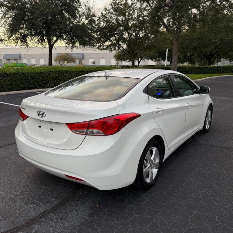 2013 Hyundai Elantra Image 4